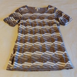 Dressbarn taupe and white textured top - Women's Small